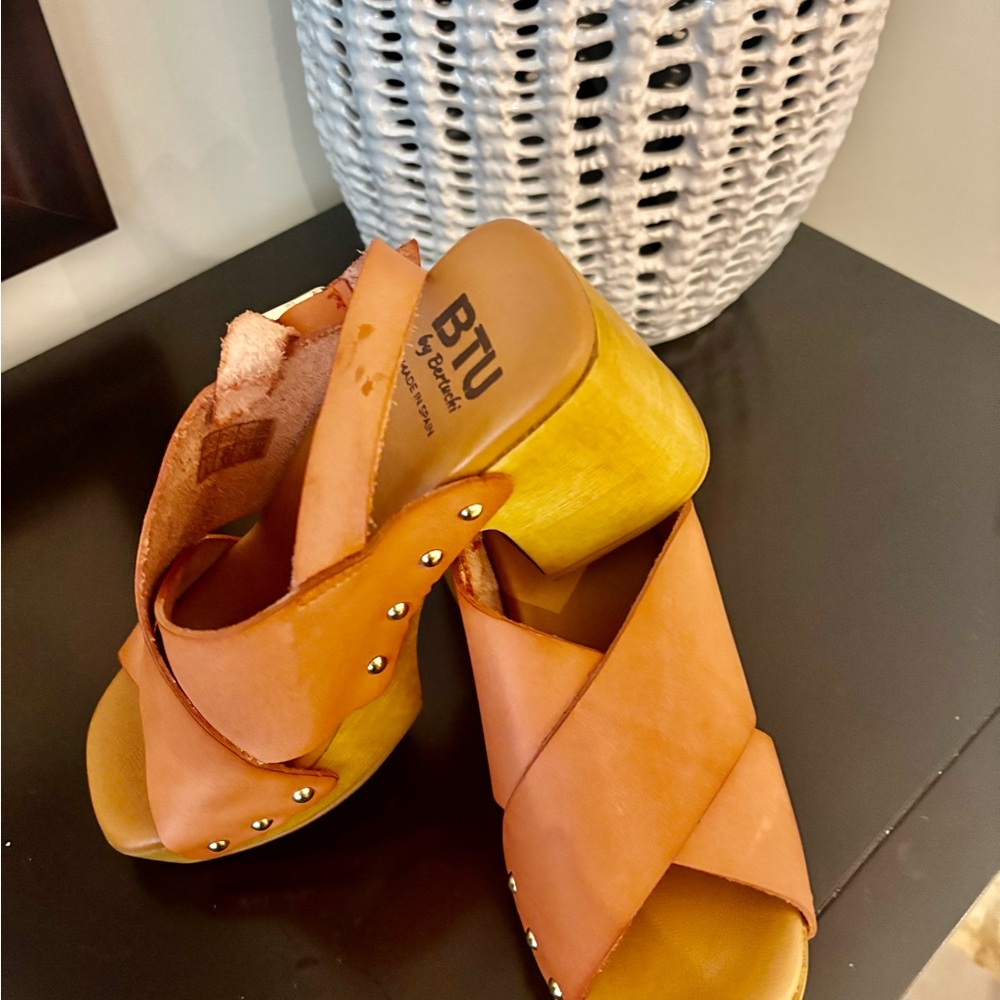 BTU Women's Brown Leather Mules